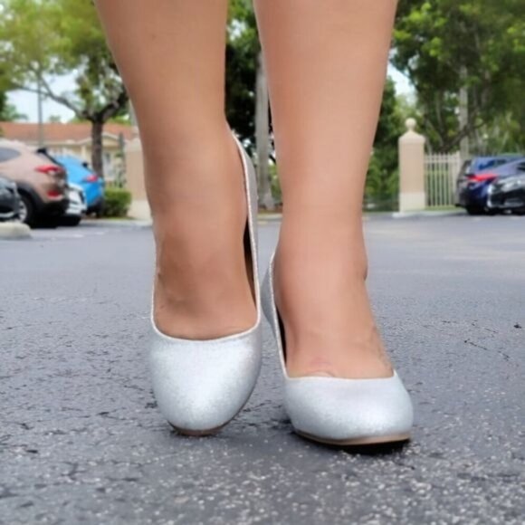 Women's Silver Glitter Low Heel Pumps Shoes - Picture 6 of 6
